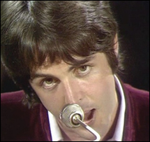 Paul McCartney sings Hey Jude.